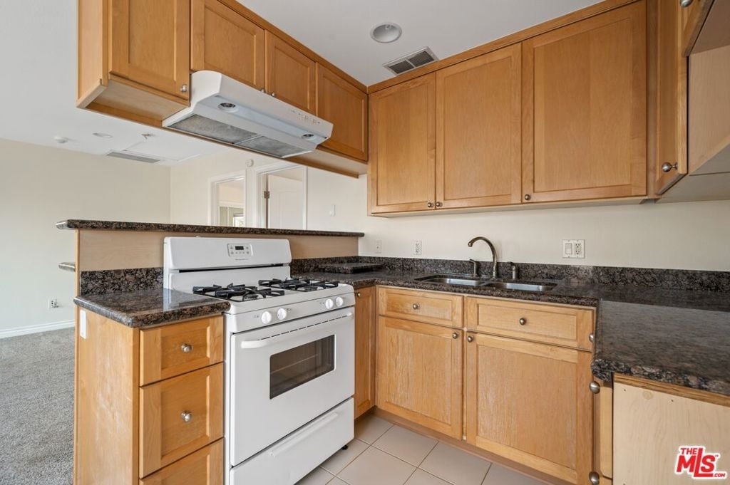 1565 W 218th Street - Photo 4