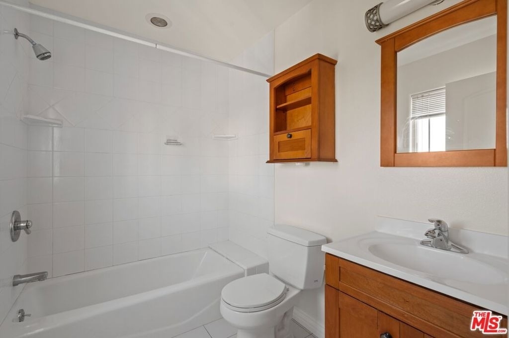 1565 W 218th Street - Photo 9