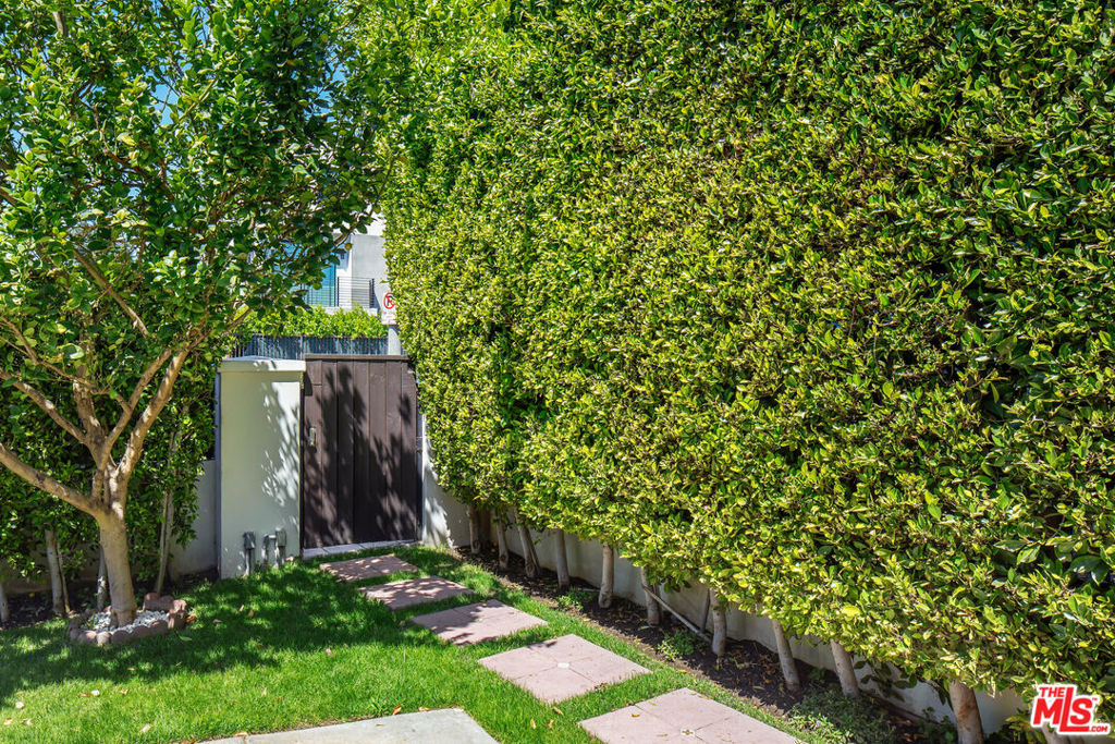 1350 N Stanley Avenue - Photo 5