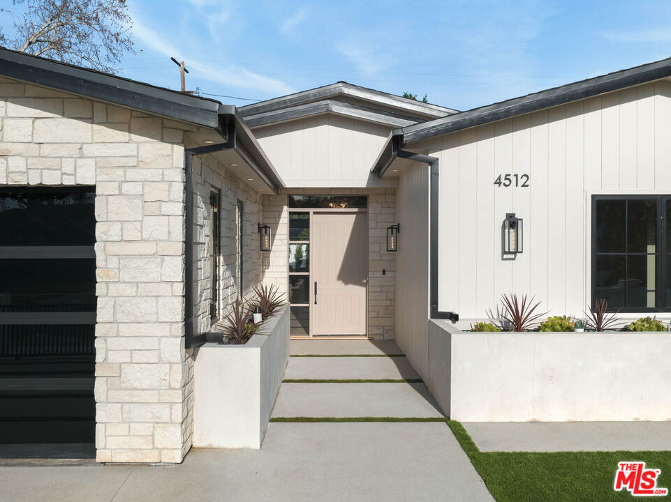4512 Sunnyslope Avenue - Photo 1