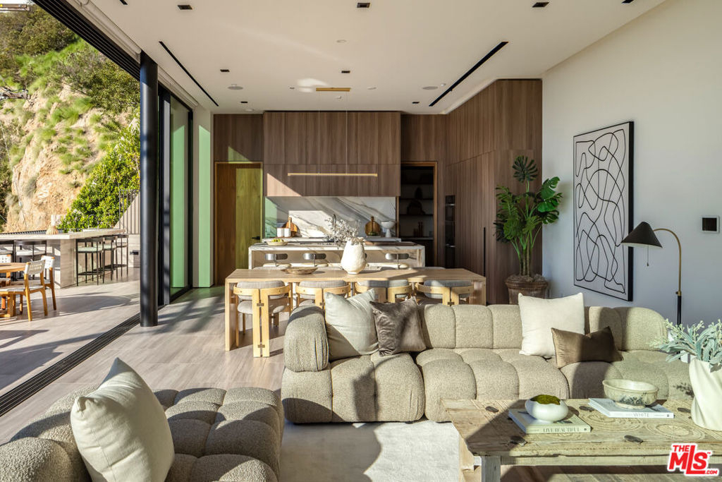 8777 W Hollywood Boulevard - Photo 4