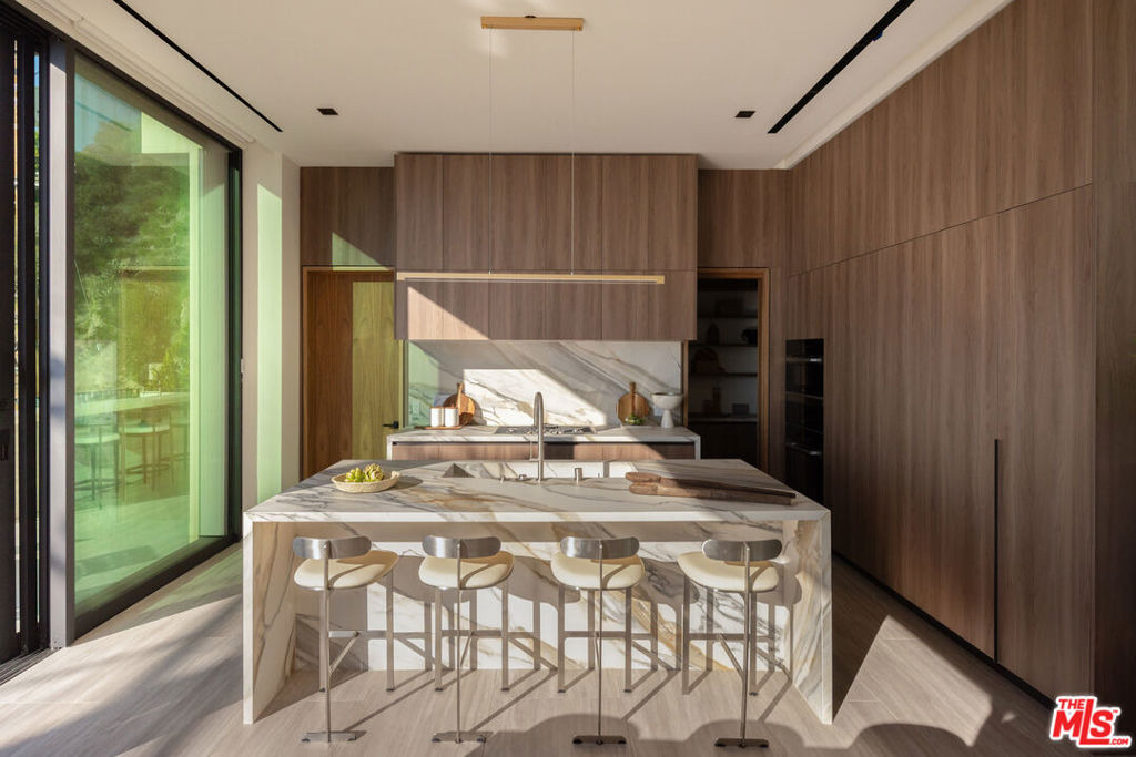 8777 W Hollywood Boulevard - Photo 5