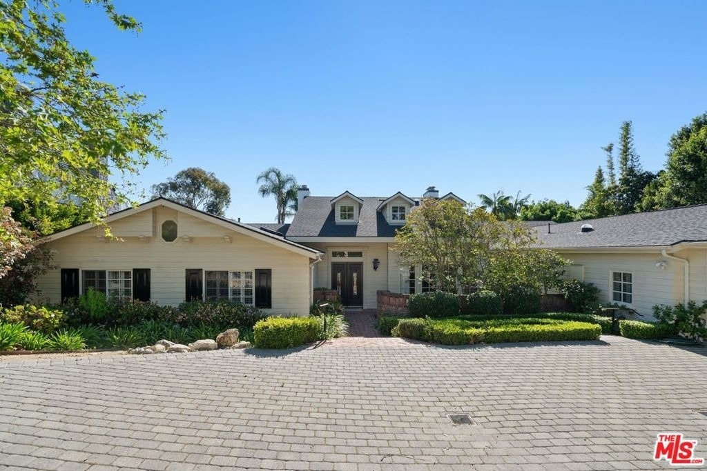 510 Toyopa Drive - Photo 1