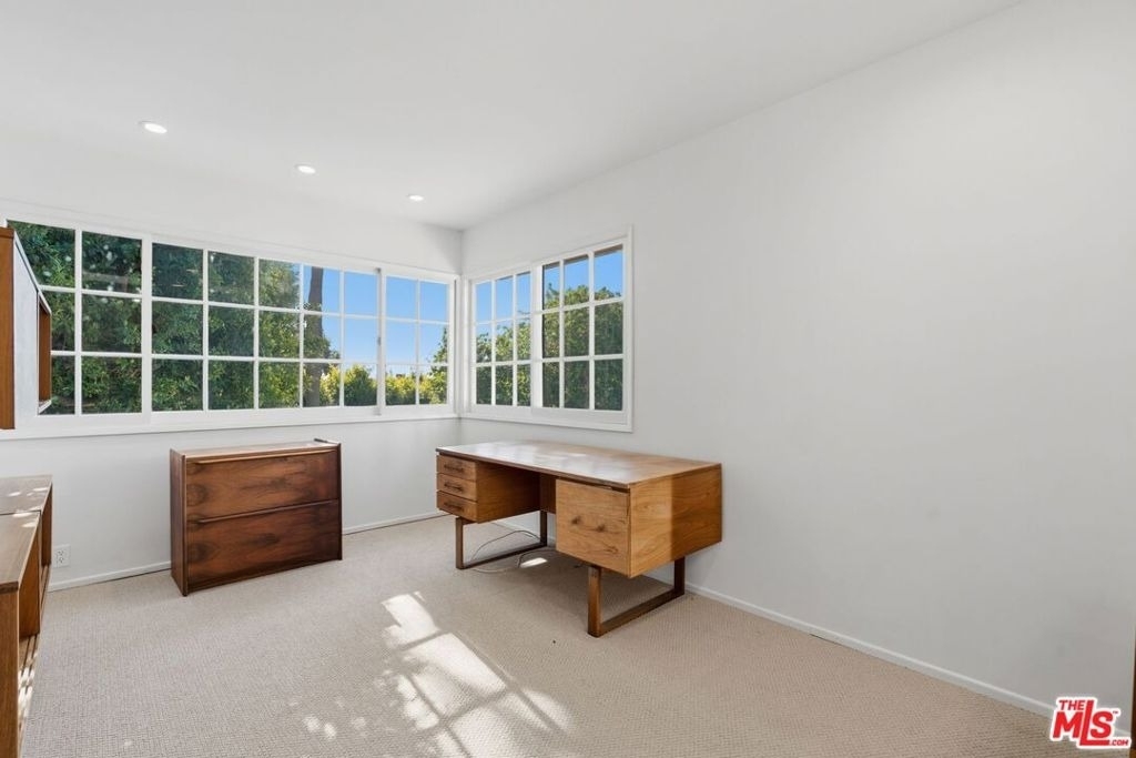 510 Toyopa Drive - Photo 19