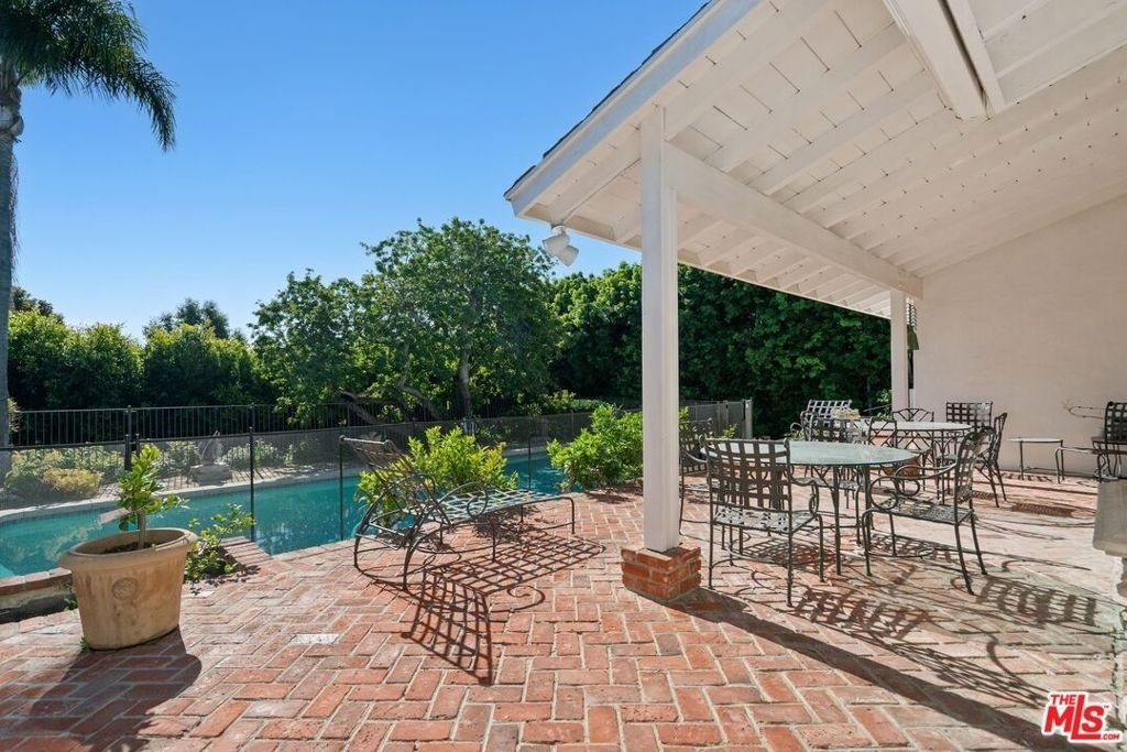 510 Toyopa Drive - Photo 24
