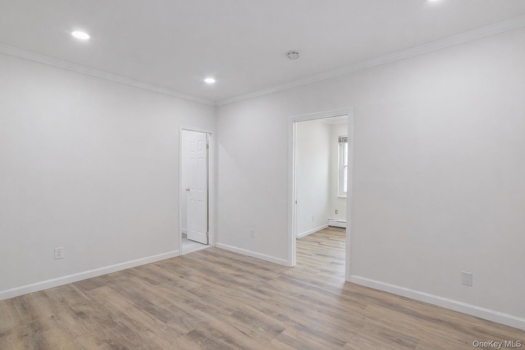 21-29 Audrey Avenue - Photo 3