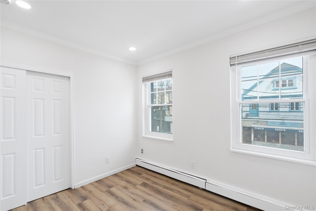 21-29 Audrey Avenue - Photo 4
