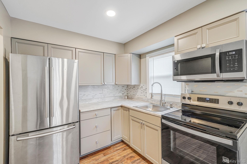 130 5th Avenue - Photo 2