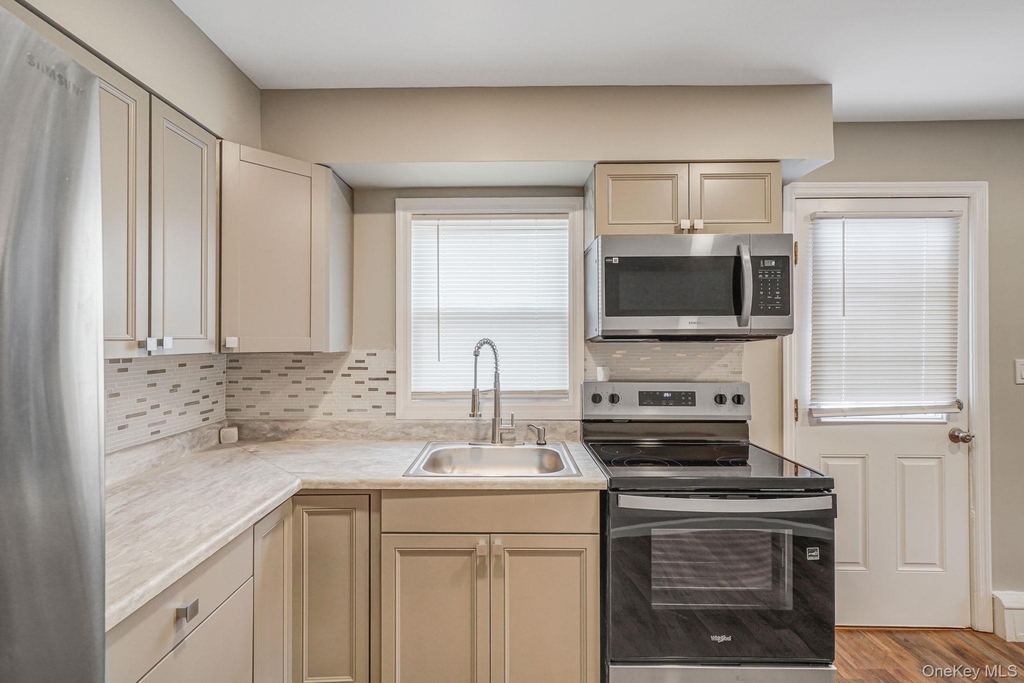 130 5th Avenue - Photo 3