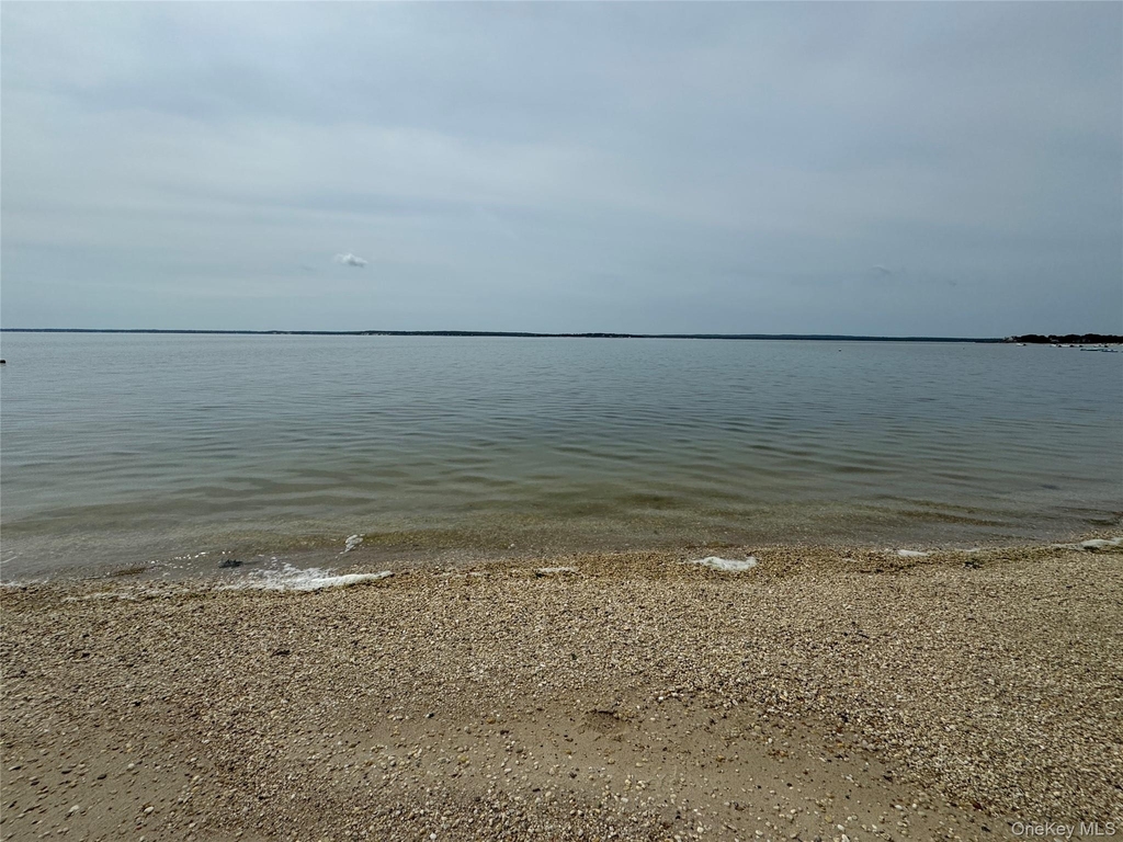 1429 Peconic Bay Boulevard - Photo 5