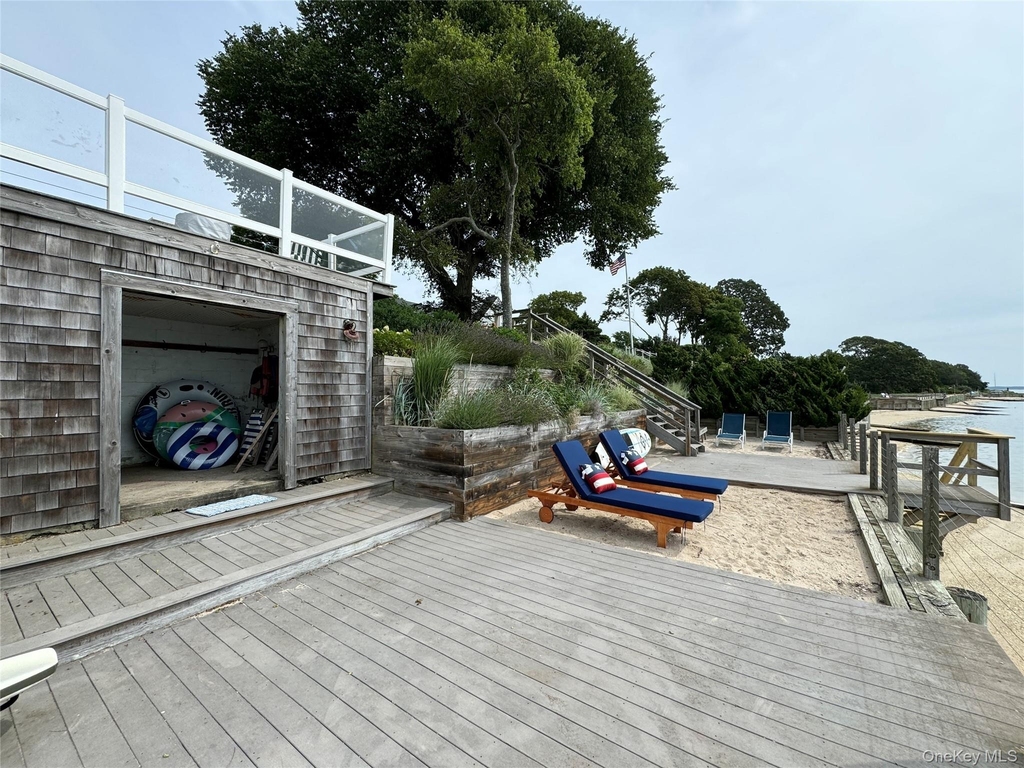 1429 Peconic Bay Boulevard - Photo 20