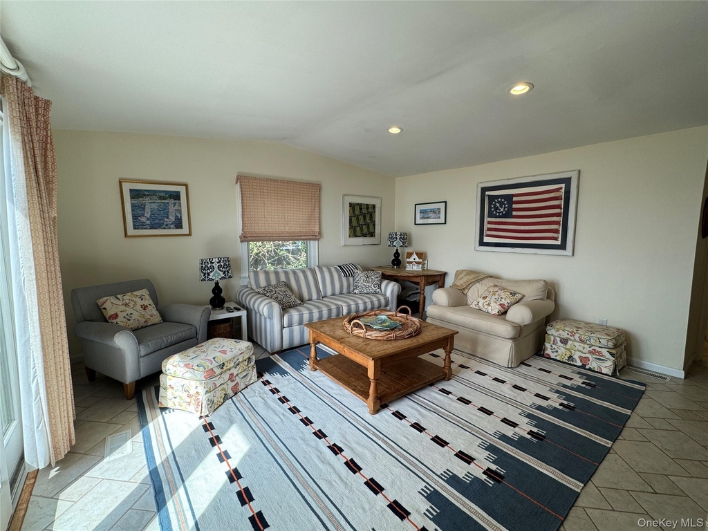 1429 Peconic Bay Boulevard - Photo 9
