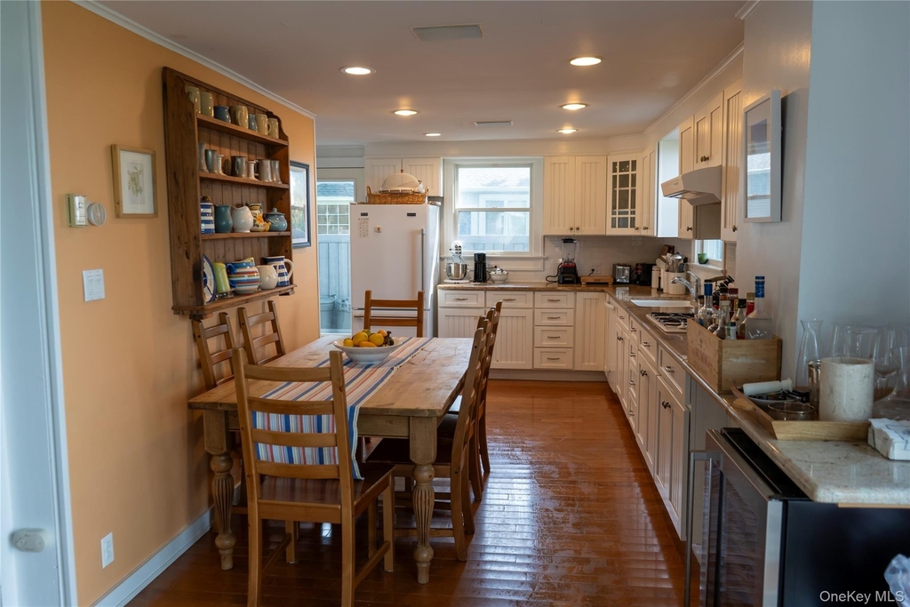 1429 Peconic Bay Boulevard - Photo 6