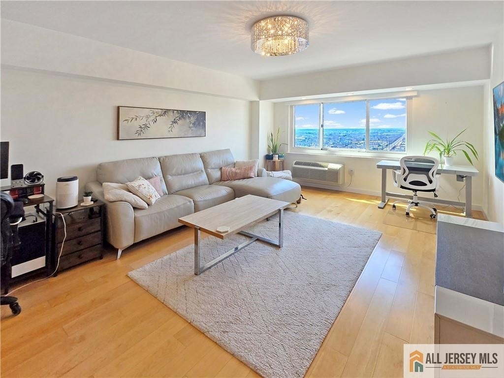 110 Somerset Street - Photo 0