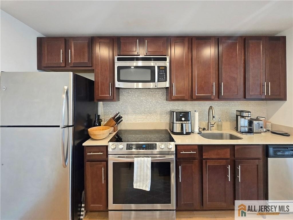 110 Somerset Street - Photo 3