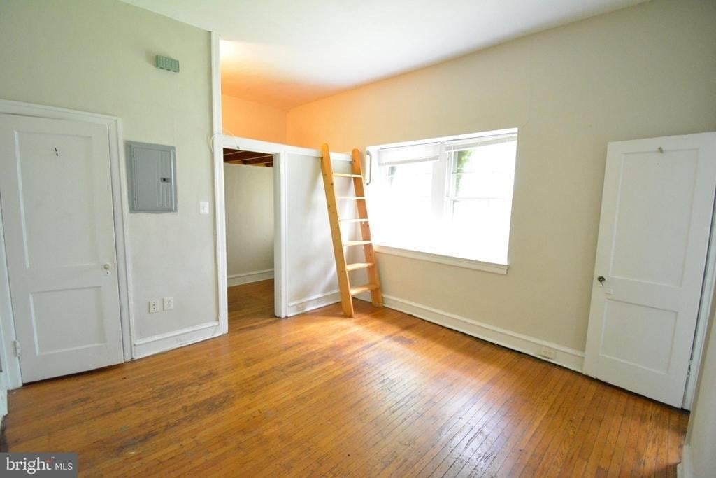 251 W Rittenhouse Street - Photo 1