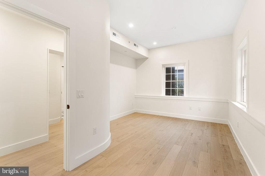 300 Kings Highway E - Photo 5