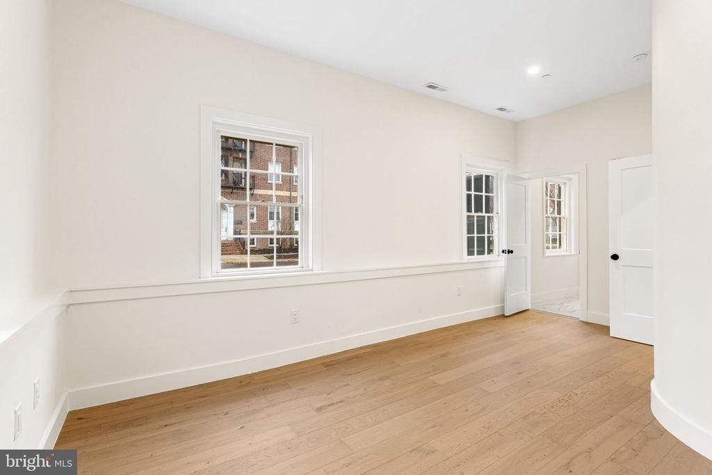 300 Kings Highway E - Photo 6