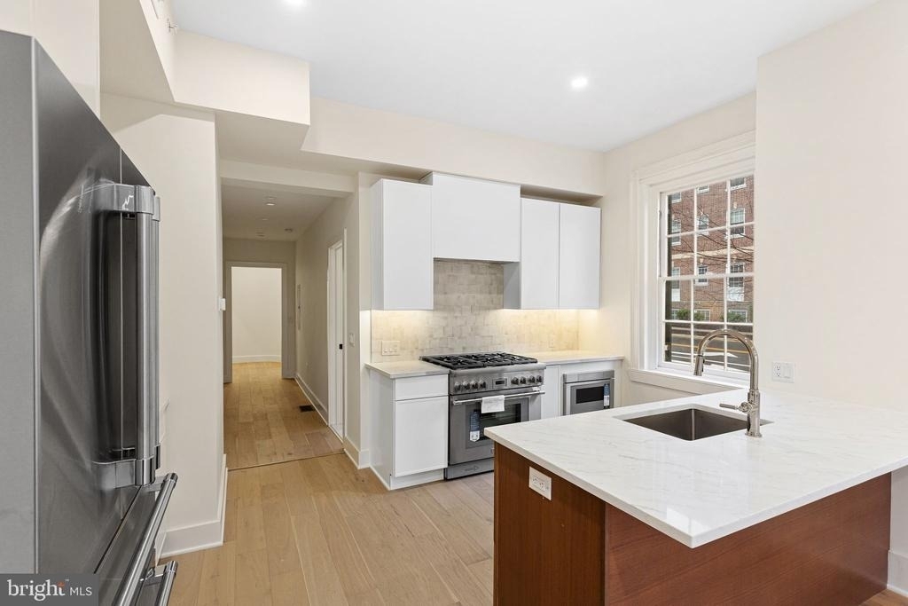300 Kings Highway E - Photo 2