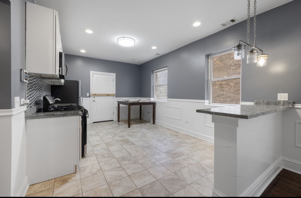 8222 S Maryland Avenue - Photo 1