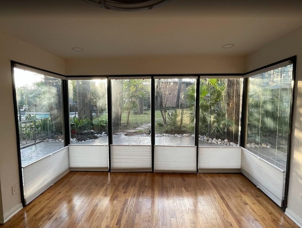 8211 Katy Freeway - Photo 1
