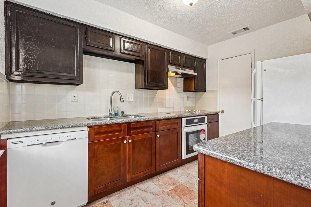 7700 Creekbend Drive - Photo 8
