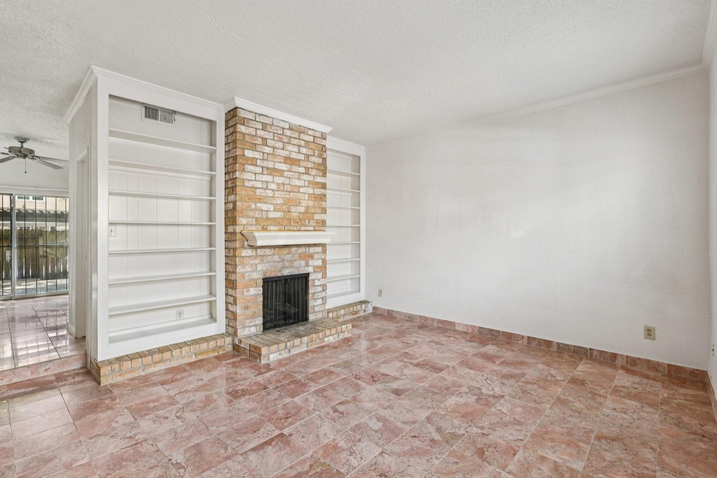 7700 Creekbend Drive - Photo 3