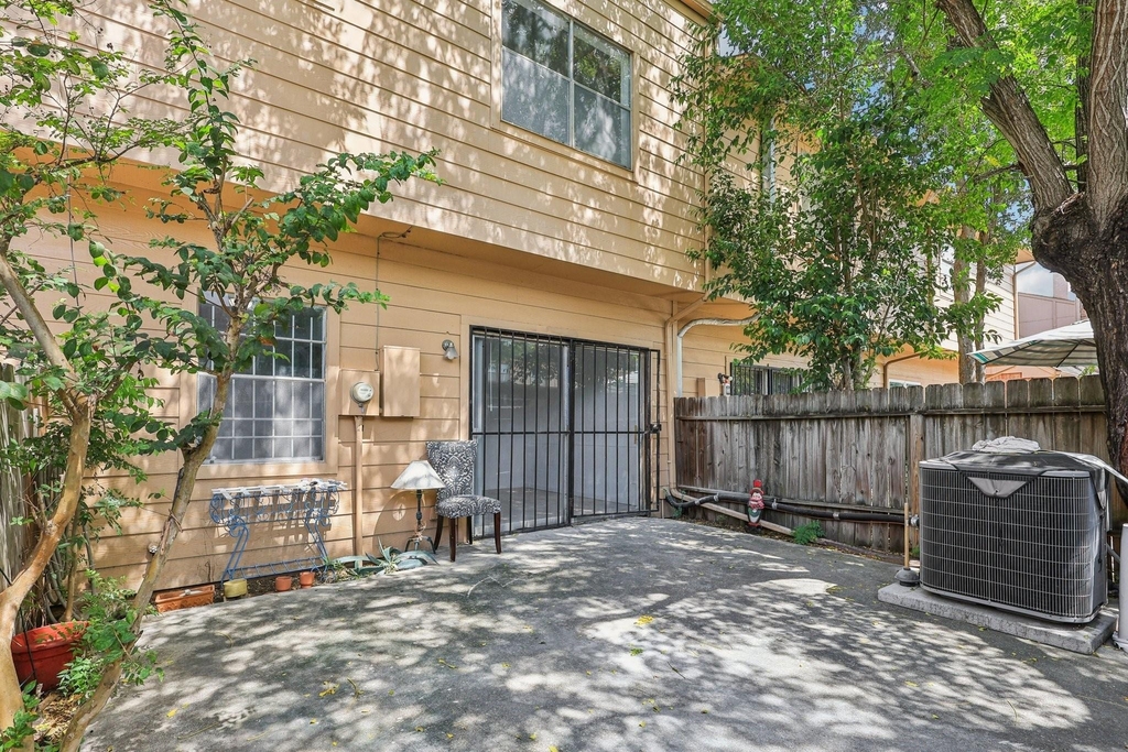 7700 Creekbend Drive - Photo 2