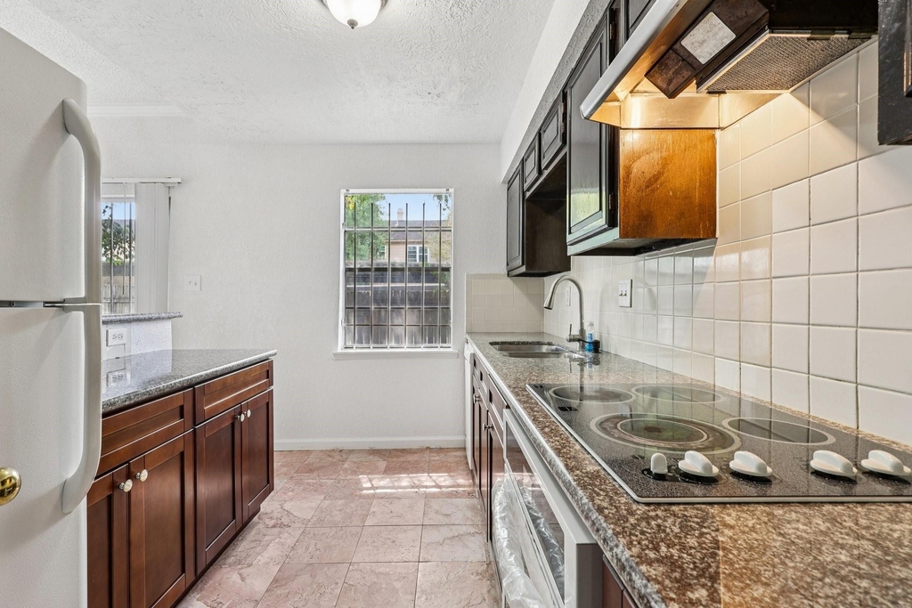 7700 Creekbend Drive - Photo 9