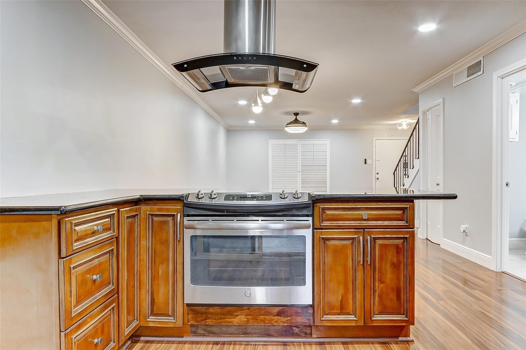 7600 Burgoyne Road - Photo 7