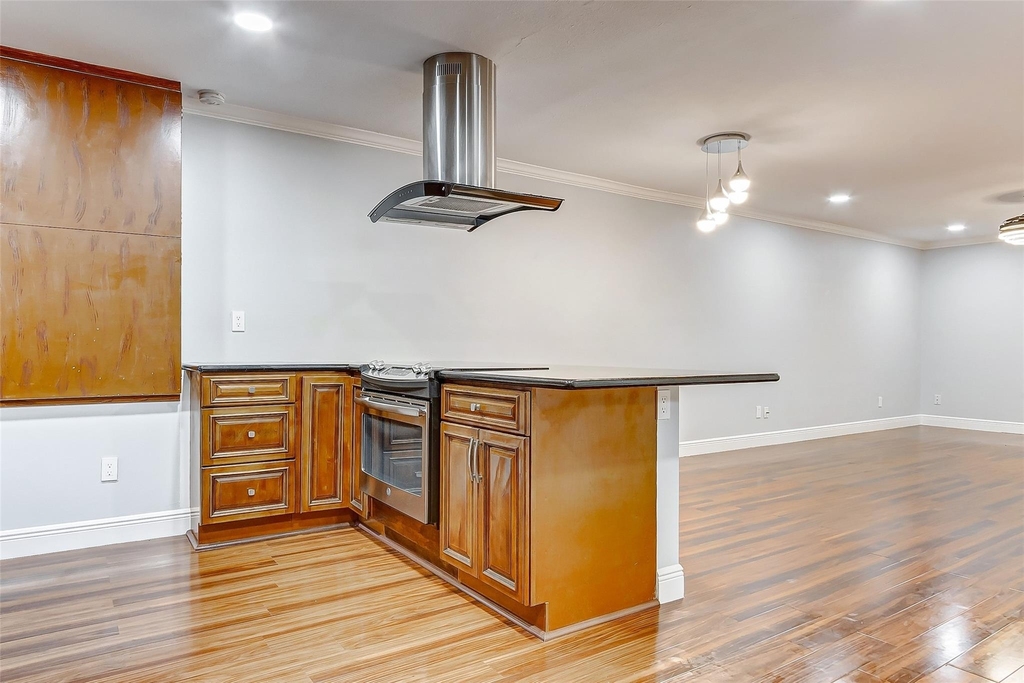7600 Burgoyne Road - Photo 8