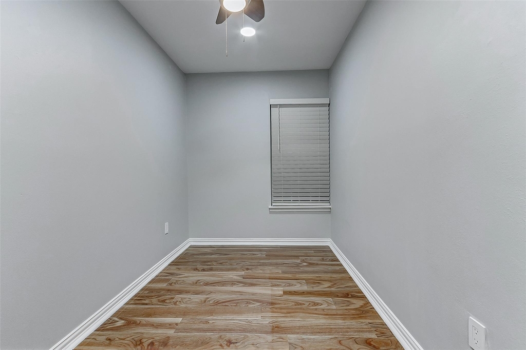 7600 Burgoyne Road - Photo 18