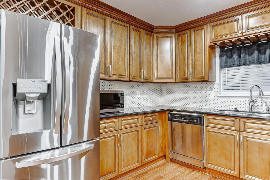 7600 Burgoyne Road - Photo 6