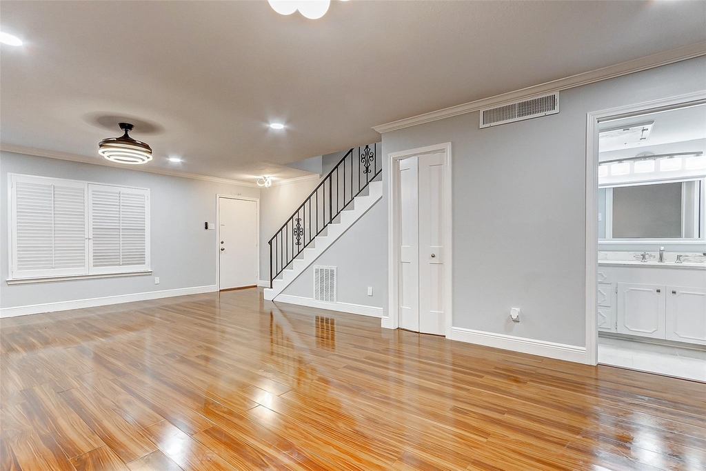 7600 Burgoyne Road - Photo 2