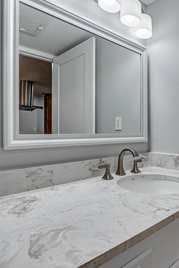 7600 Burgoyne Road - Photo 10