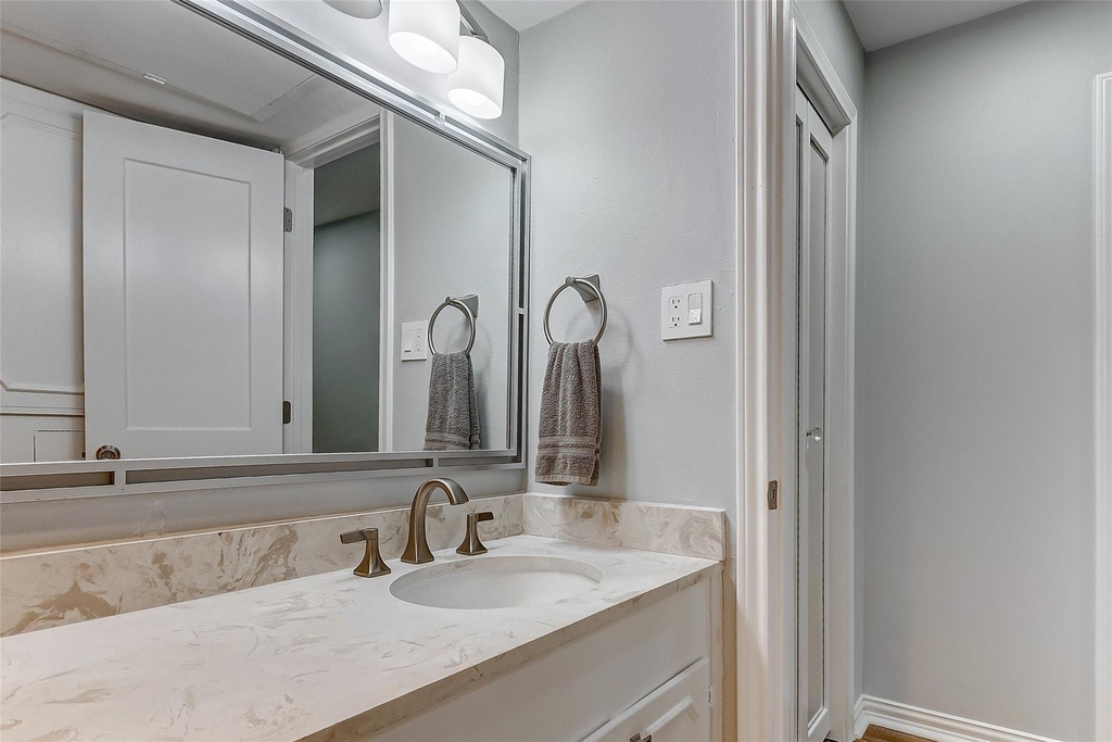 7600 Burgoyne Road - Photo 16