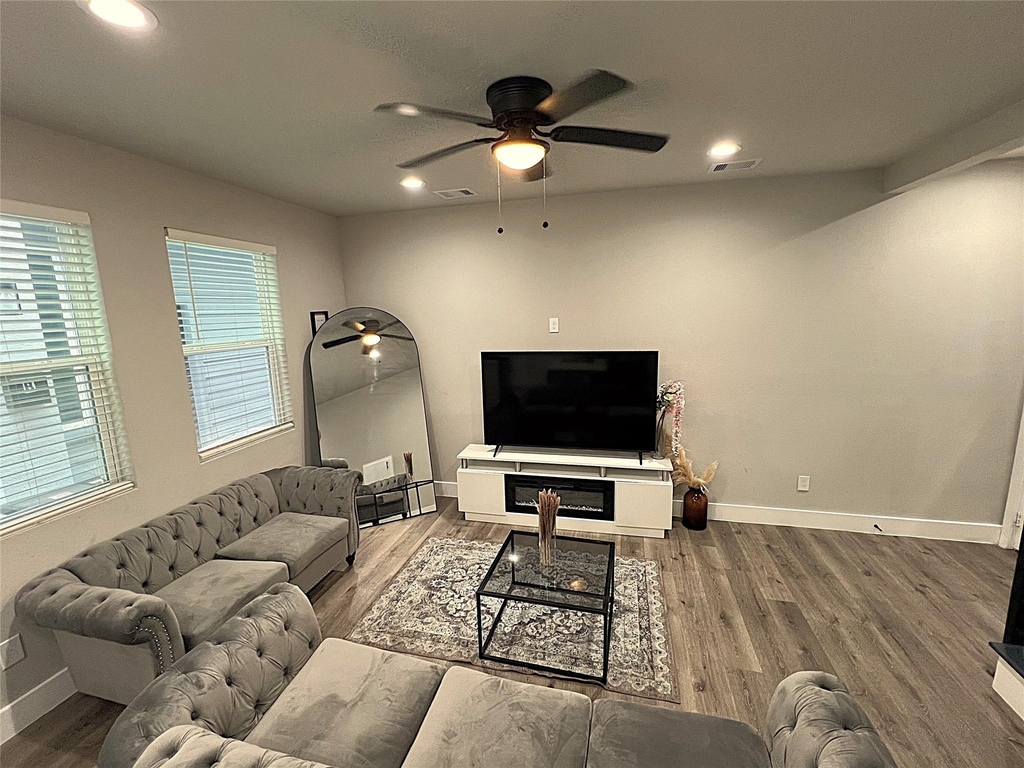 19106 Sears Drive - Photo 5