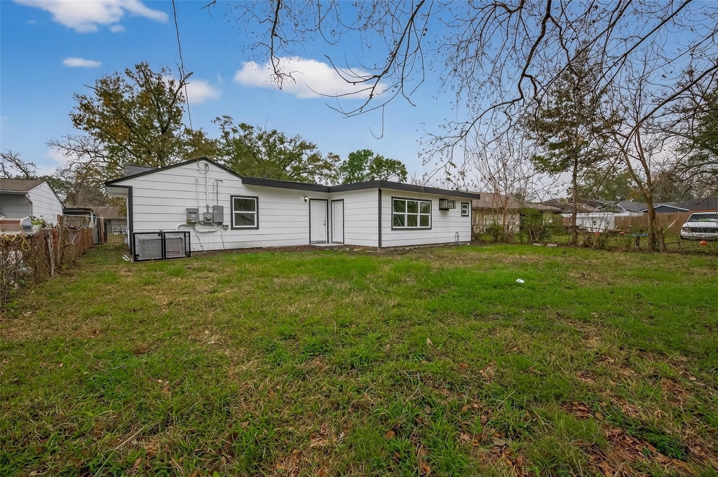 5833 Southlea Street - Photo 36