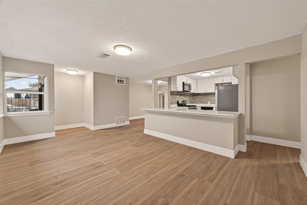 5833 Southlea Street - Photo 6