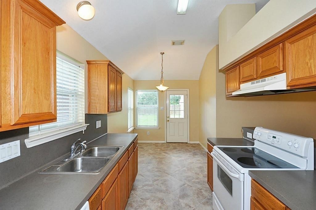 8715 Charity Street - Photo 5