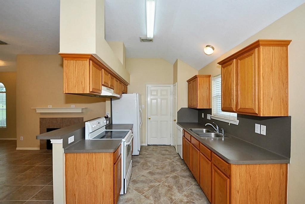 8715 Charity Street - Photo 4