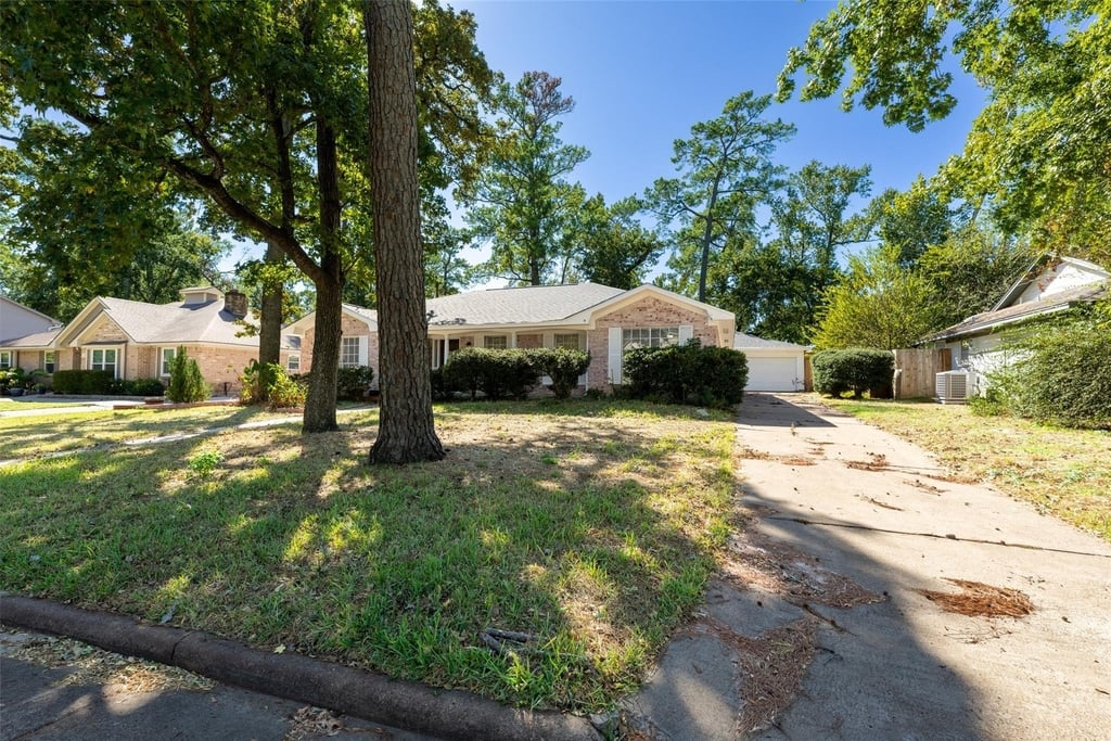 22019 Kenchester Drive - Photo 1