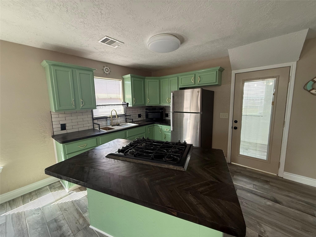 642 5th Street - Photo 4