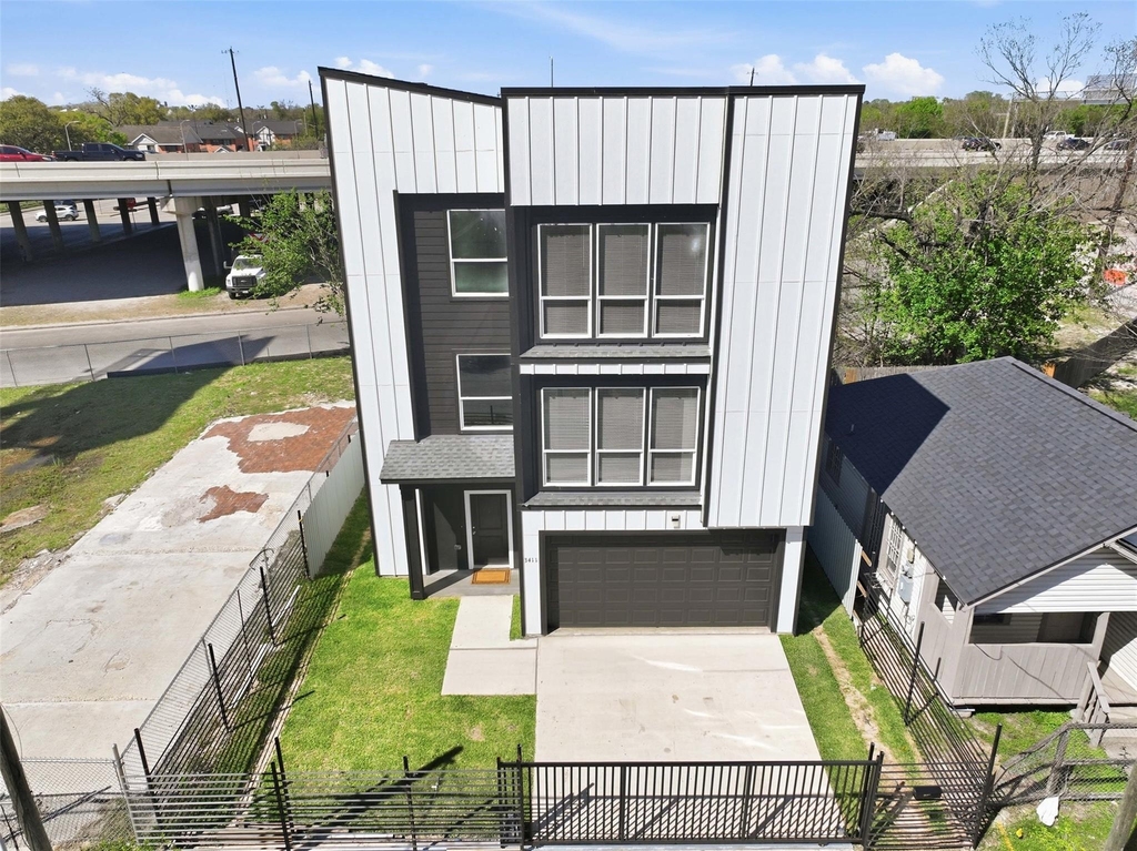 3411 Nance Street - Photo 2