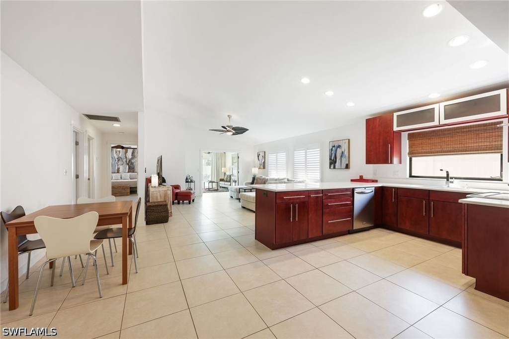 648 96th Avenue N - Photo 3