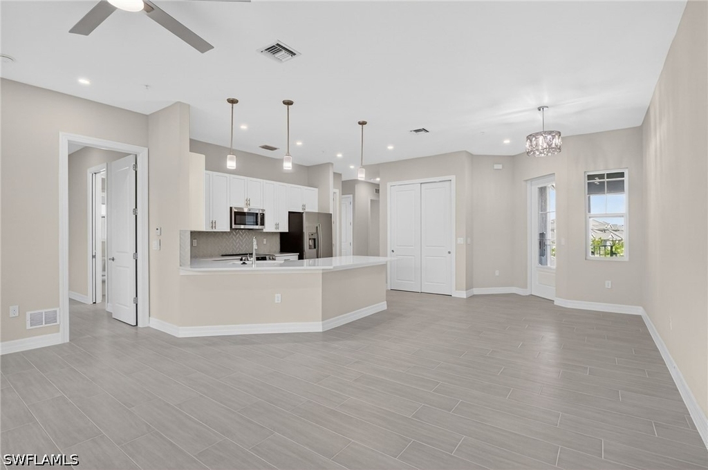 286 Indies Drive E - Photo 2