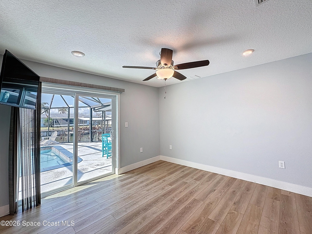 1707 Shore Drive - Photo 3