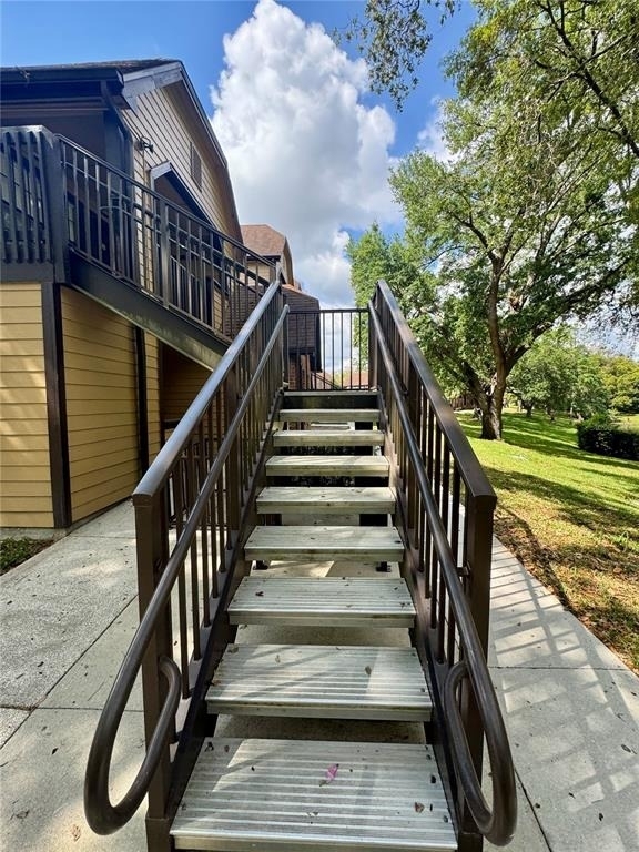 385 Woodside Drive - Photo 2