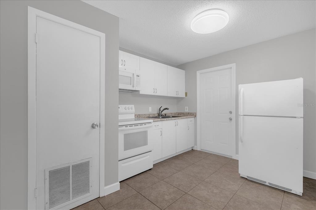 284 Short St - Photo 7
