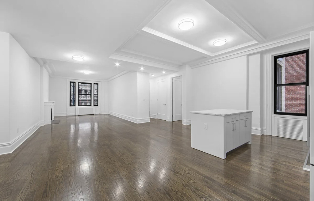 200 West 58th Street - Photo 0